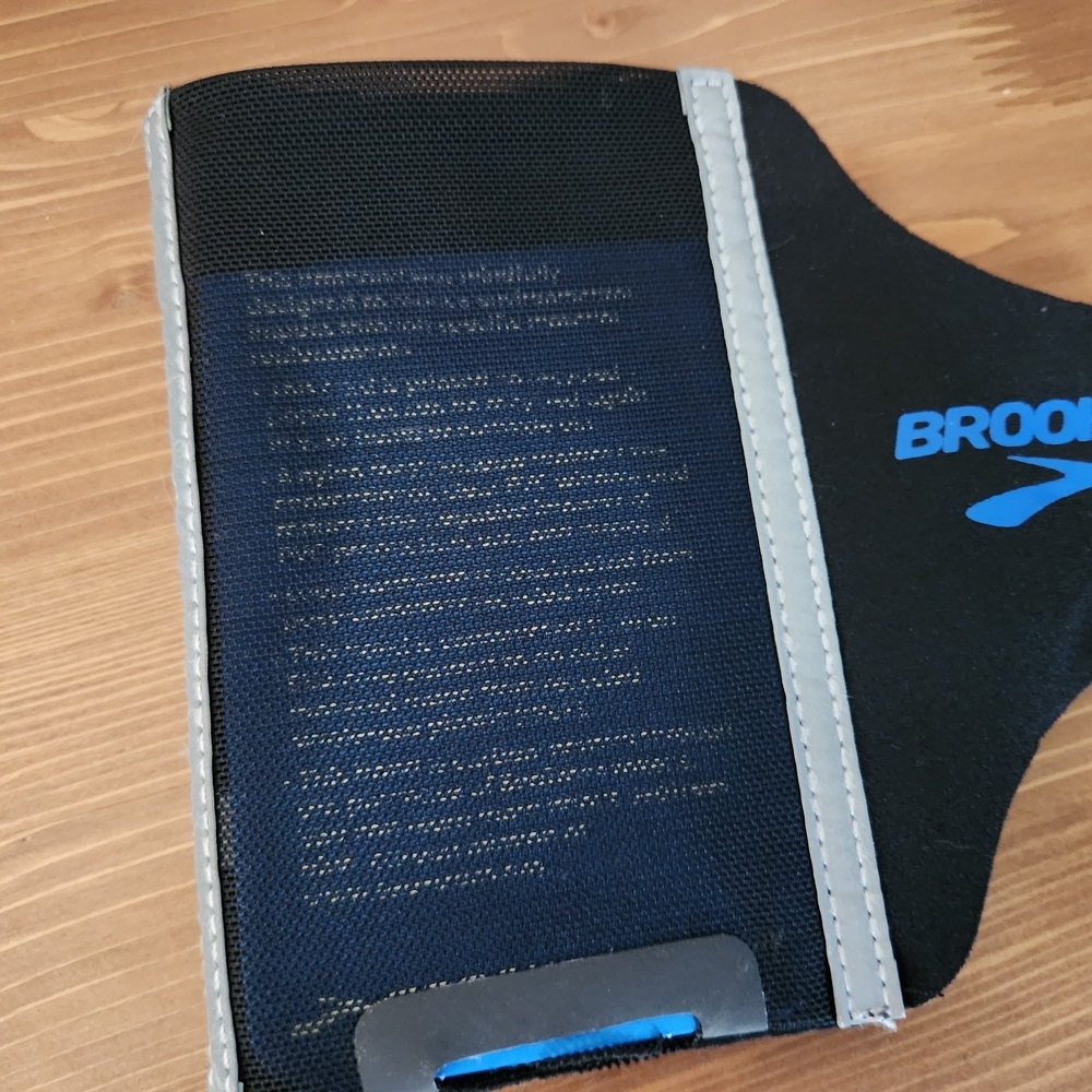 Brooks Black Armband